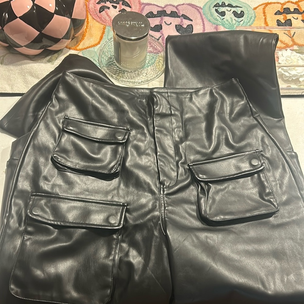 Black fake leather pants with pockets high waist